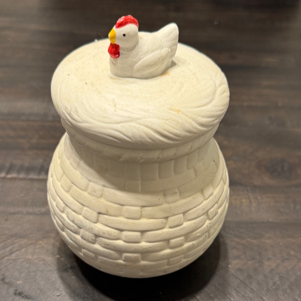 VTG White Bisque Basket Weave Jar w/Hen Handle Farmhouse Country